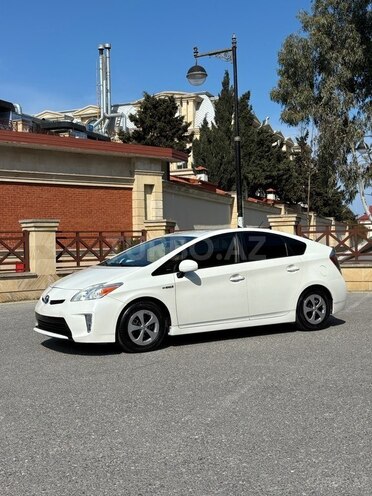 Toyota Prius-7