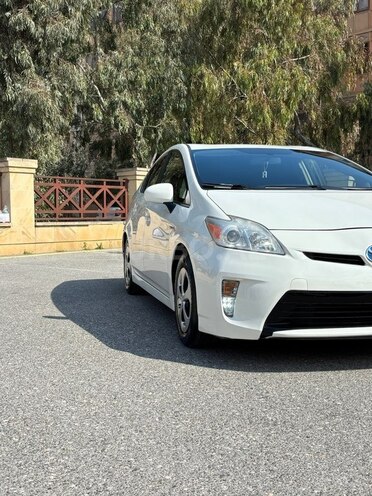 Toyota Prius-5