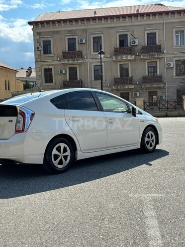 Toyota Prius-3