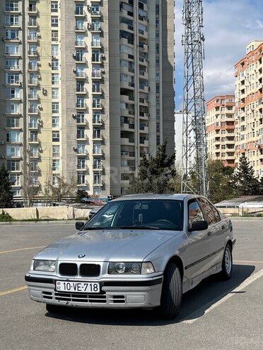 BMW 318-2