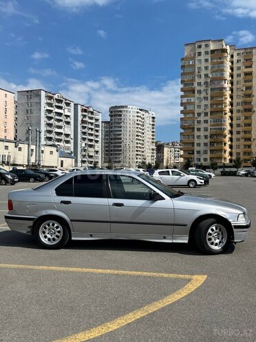 BMW 318-4
