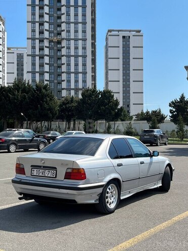 BMW 318-6