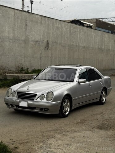 Mercedes E 320-9