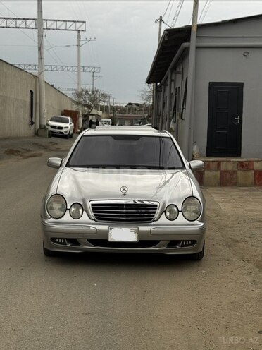 Mercedes E 320-11
