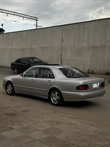 Mercedes E 320-6