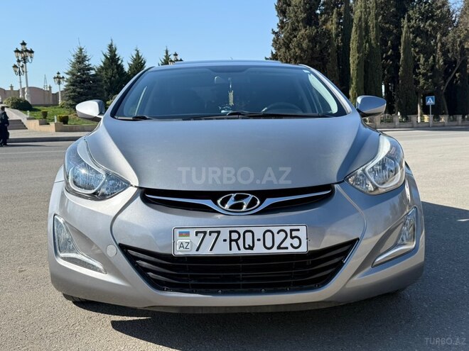 Hyundai Elantra-11