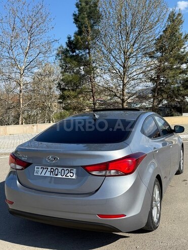 Hyundai Elantra-3