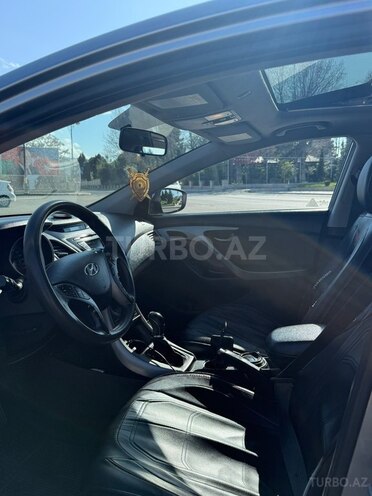 Hyundai Elantra-5