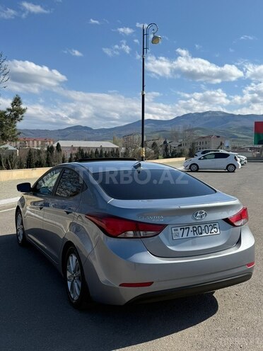 Hyundai Elantra-4