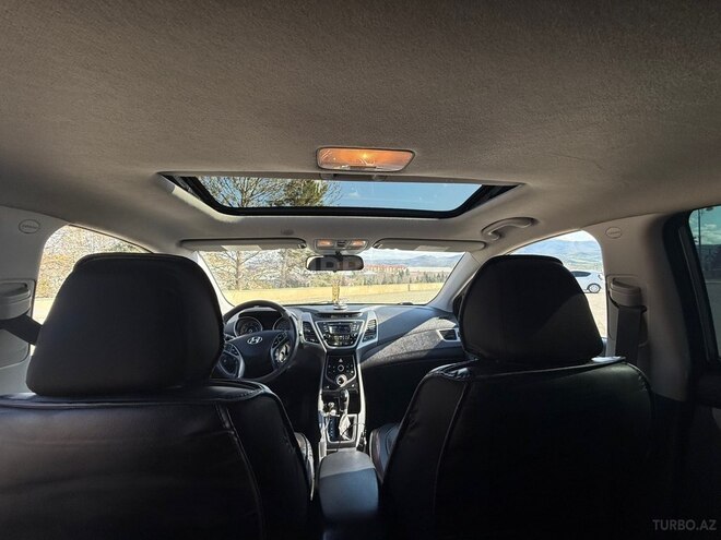 Hyundai Elantra-6