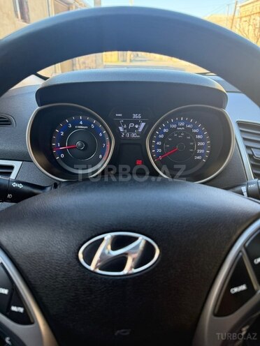 Hyundai Elantra-16
