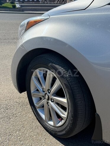 Hyundai Elantra-15