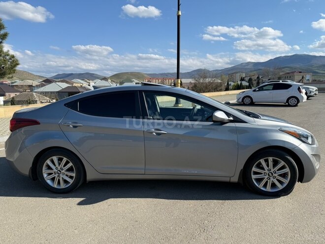 Hyundai Elantra-13