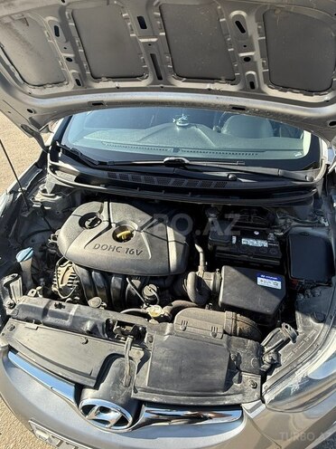 Hyundai Elantra-19