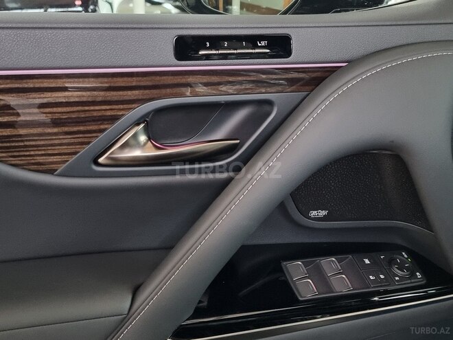 Lexus LX 600-32