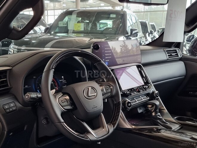 Lexus LX 600-17
