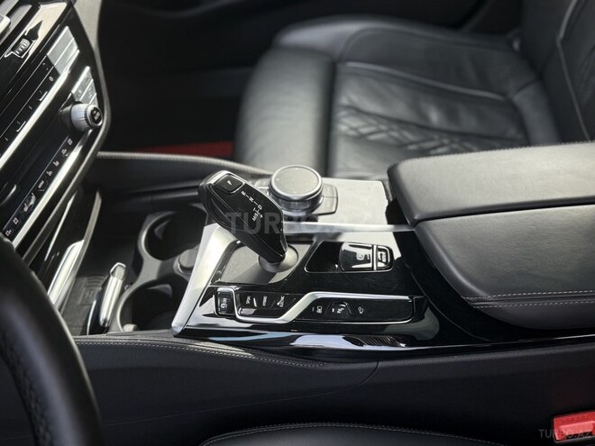 BMW 530e-18