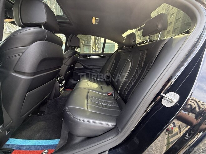 BMW 530e-21