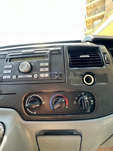 Ford Transit-5
