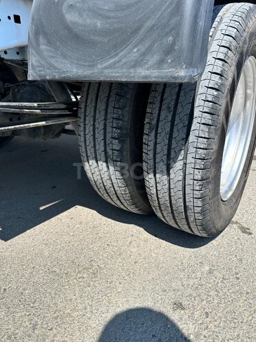 Ford Transit-10