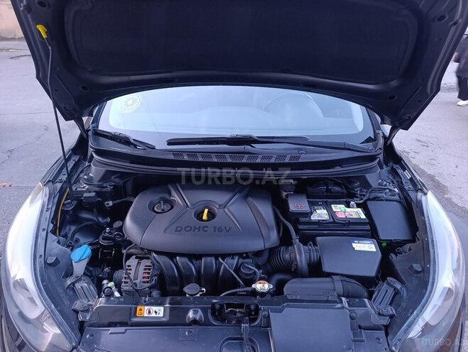 Hyundai Elantra-13