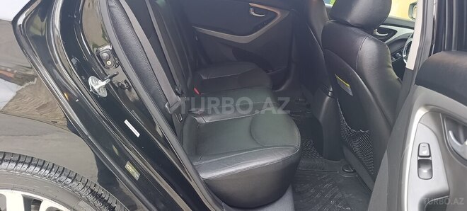 Hyundai Elantra-14