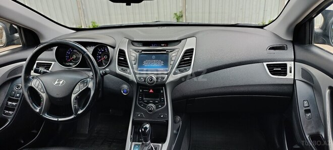 Hyundai Elantra-16