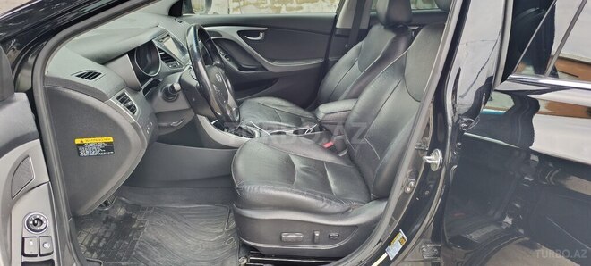 Hyundai Elantra-19