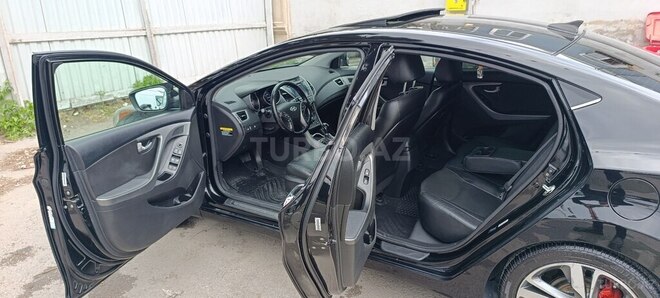Hyundai Elantra-17