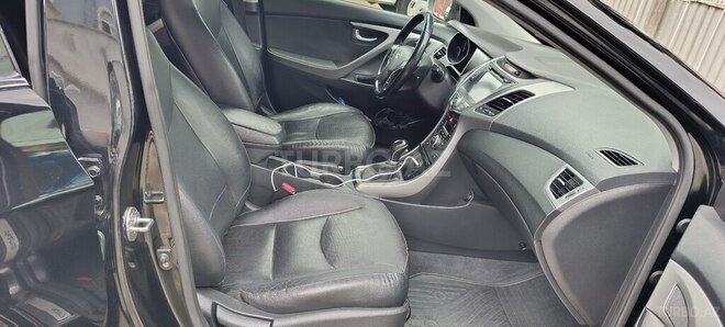 Hyundai Elantra-18