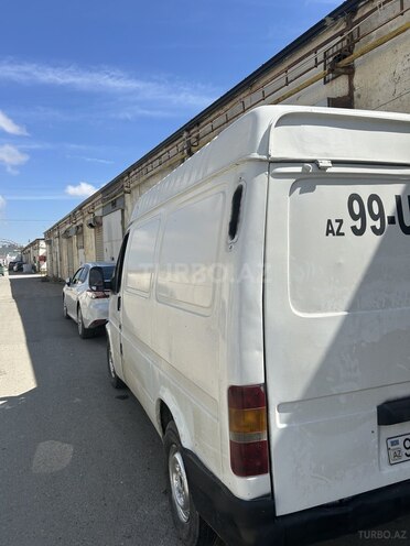 Ford Transit-9