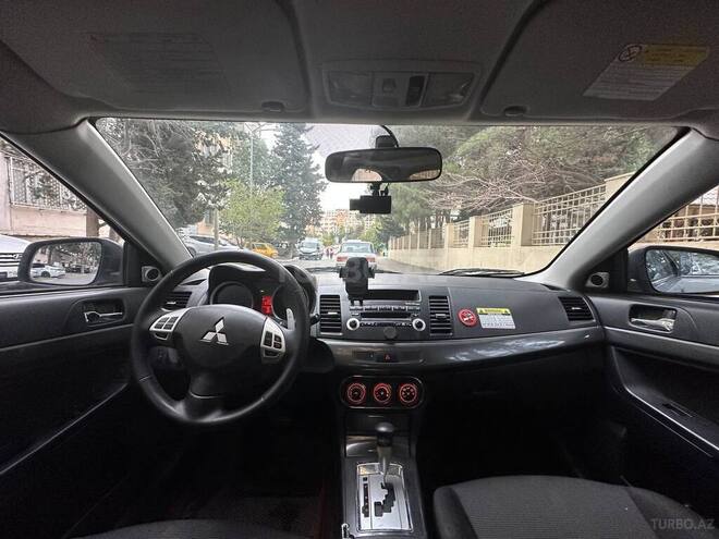 Mitsubishi Lancer-10