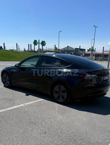 Tesla Model 3-4