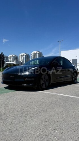 Tesla Model 3-1