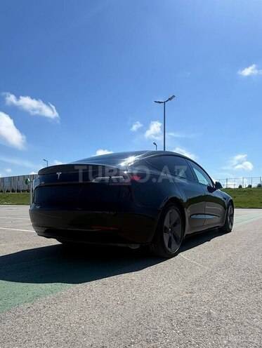 Tesla Model 3-3
