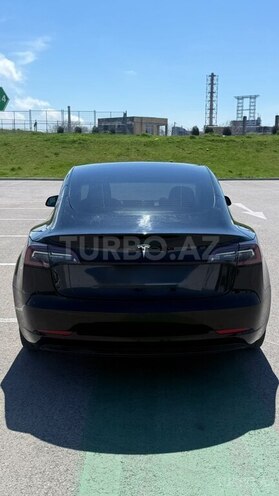 Tesla Model 3-6