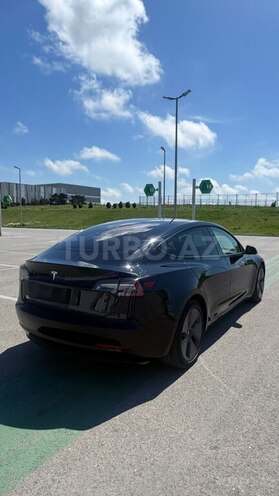 Tesla Model 3-5