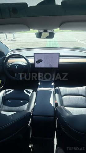 Tesla Model 3-7