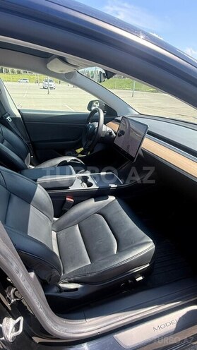 Tesla Model 3-9