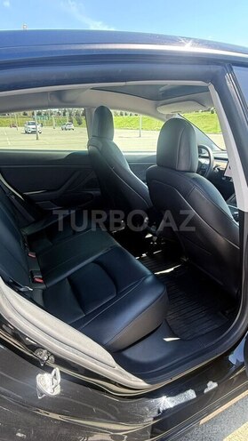 Tesla Model 3-8
