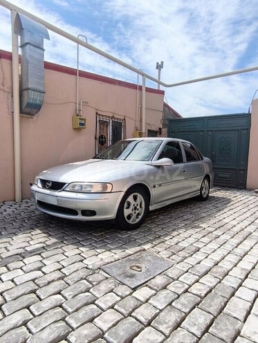 Opel Vectra-4