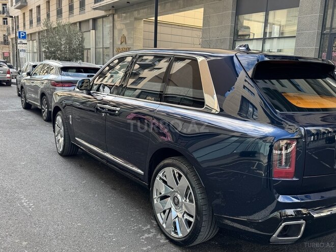 Rolls-Royce Cullinan-3