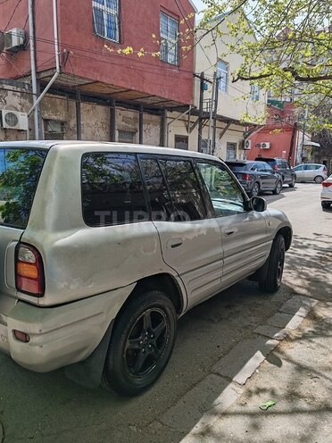 Toyota RAV4-3