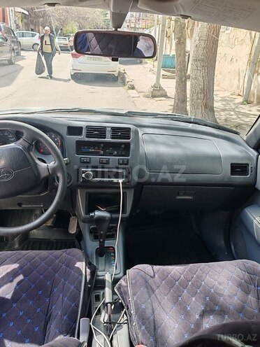 Toyota RAV4-8