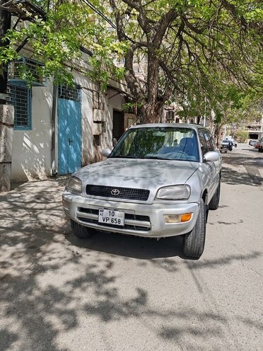 Toyota RAV4-1