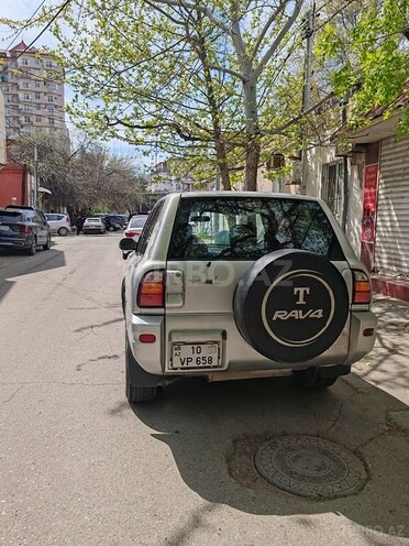 Toyota RAV4-4