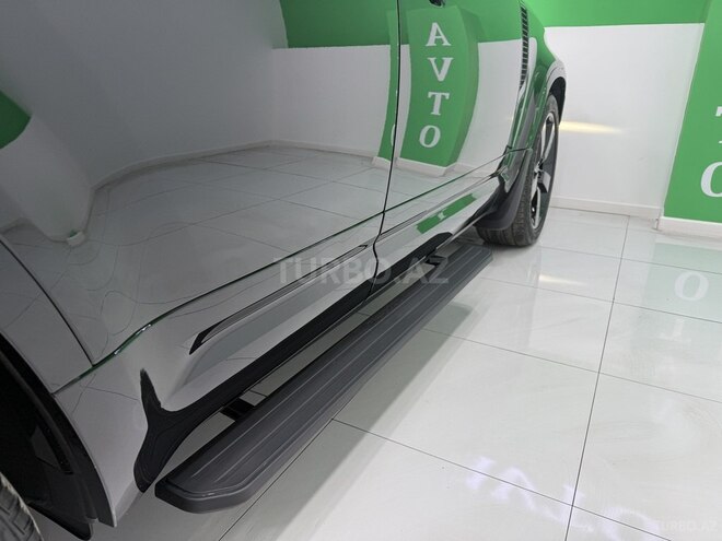Land Rover Defender-20