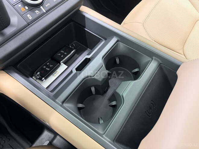 Land Rover Defender-15