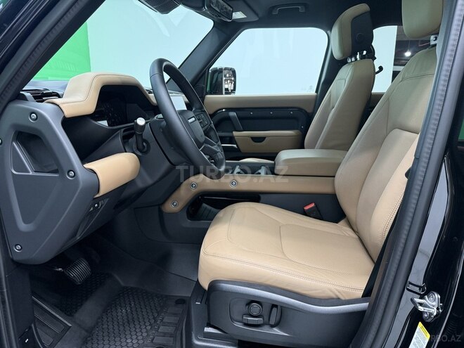 Land Rover Defender-7