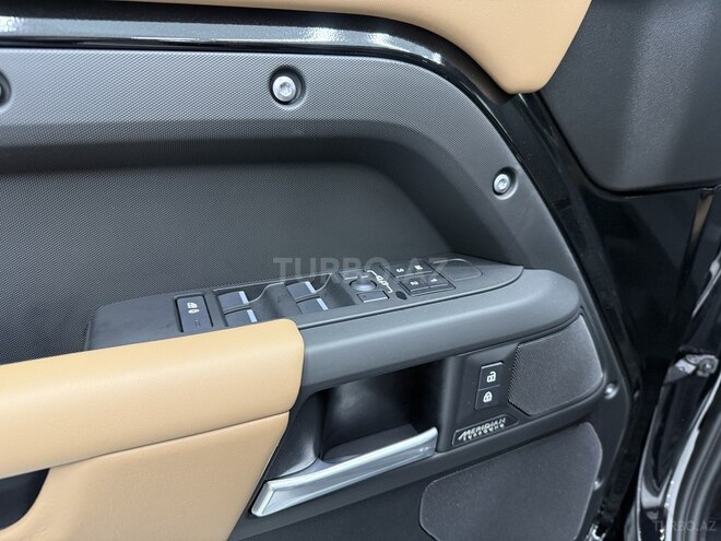 Land Rover Defender-17
